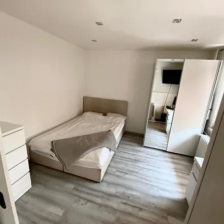 Sukromny Apartman S Pohodlim Domova Banská Bystrica